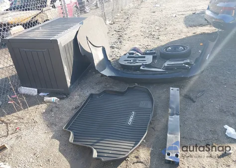 2018 Toyota Corolla Le из США, поврежденный, VIN 2T1BURHE2JC044378